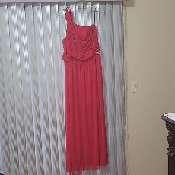 Red long 1 shoulder Dress - Picture 3 of 5